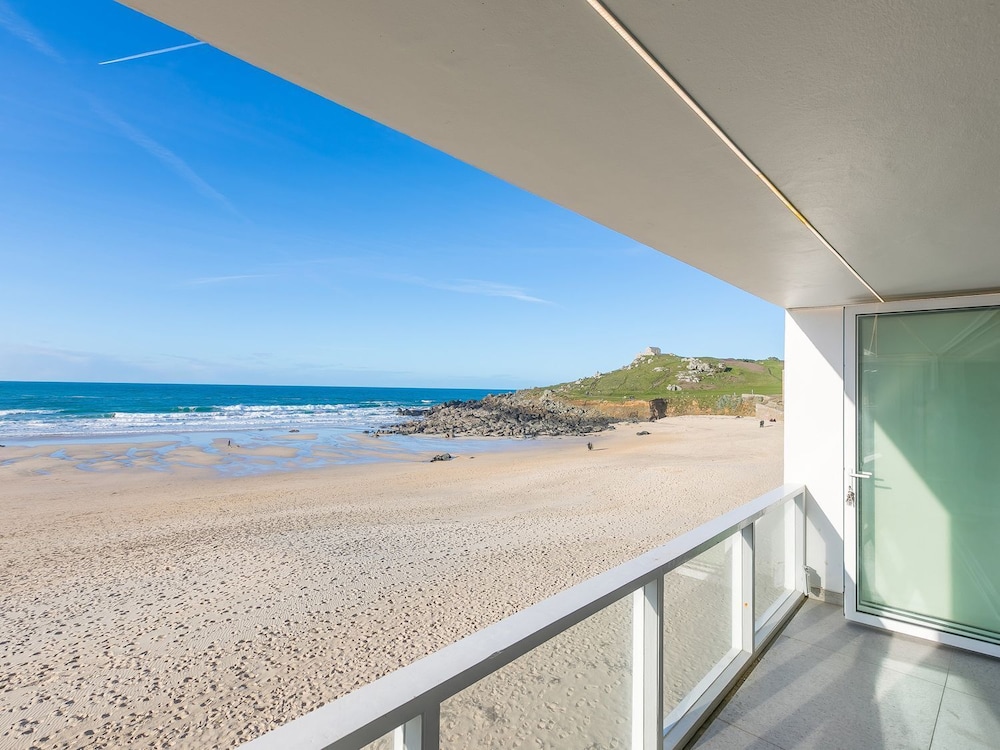 Louies Loft — 4-Star Luxury Hotel in St Ives, United Kingdom