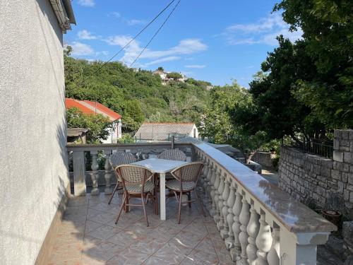 Holiday home Noeli & Diego — 4-Star Luxury Hotel in Karlobag, Croatia