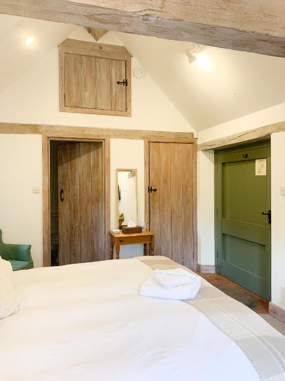 Park Farm Barn — Corsham — photo 4