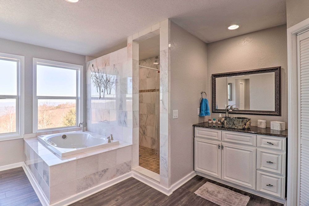 Near Hiking Trails Luxe Canton Getaway with Grill — 4-Star Luxury Hotel in Canton, United States