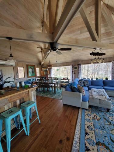 Treehouse Cathedral in Blue Ridge Mountains NC — 4-Star Luxury Hotel in Burnsville, United States