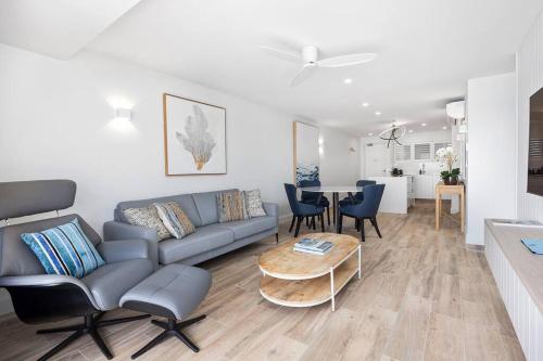 Commodore 5 Modern Waterfront — 4-Star Luxury Hotel in Noosa Heads, Australia
