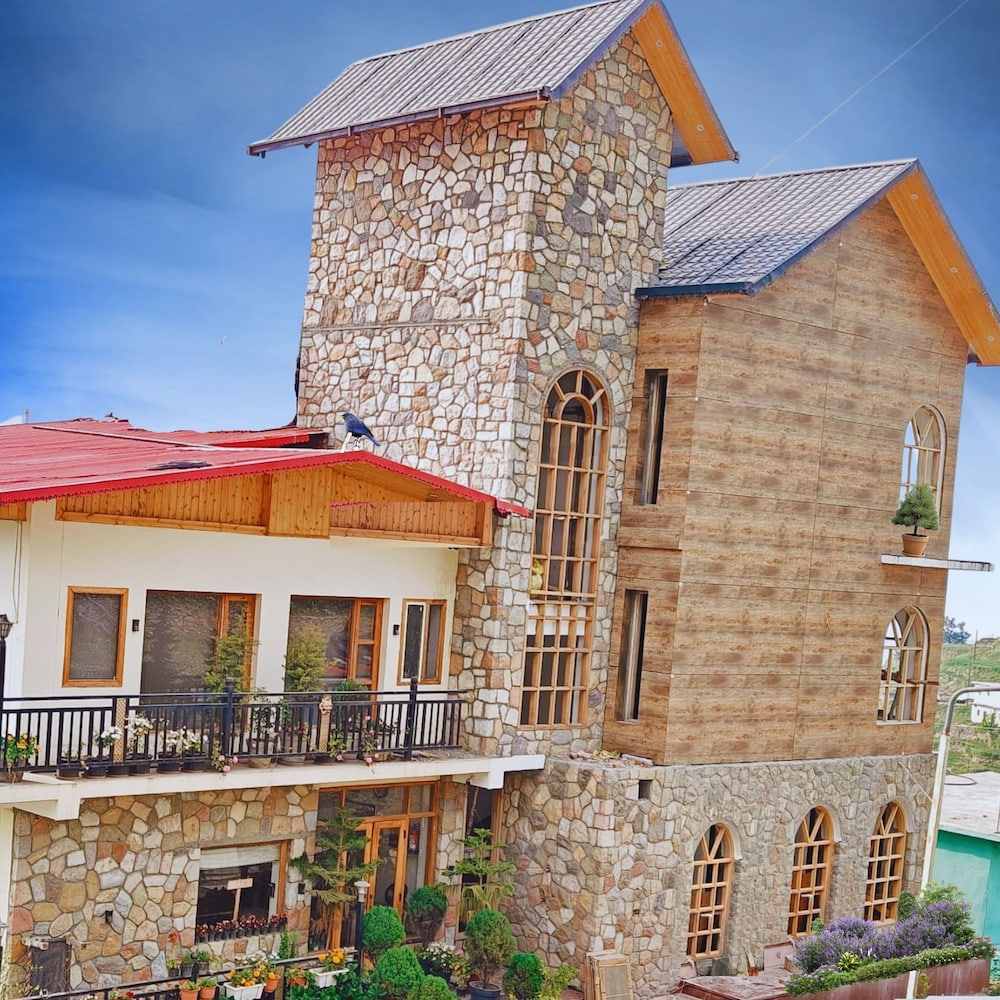 Hotel Alpine Musk in Tehri, India