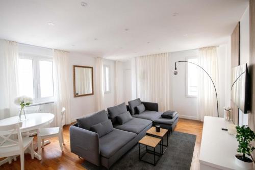 Av Republique Design And Cozy in Aubervilliers, France