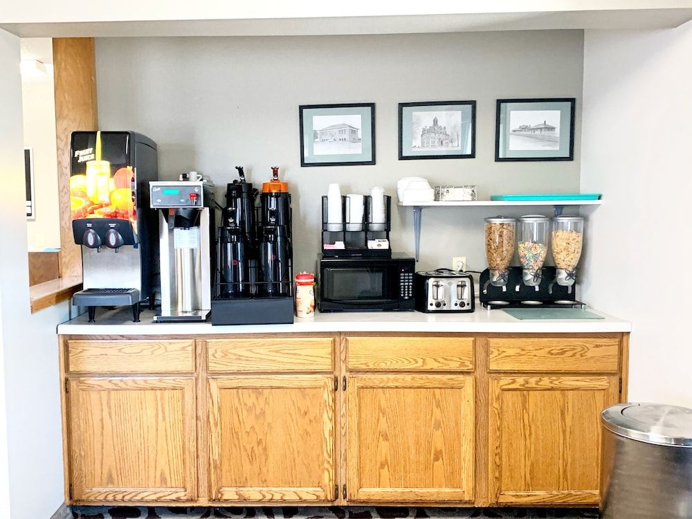 Burke Inn Motel & Suites - photo 21