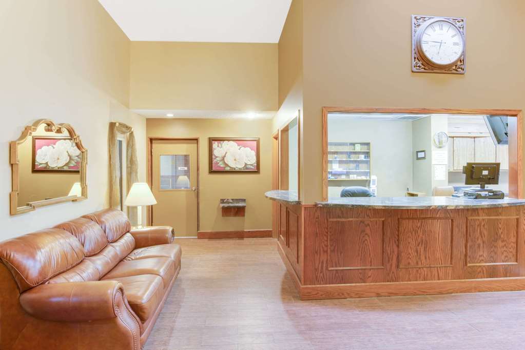 Super 8 by Wyndham Mitchell - photo 3