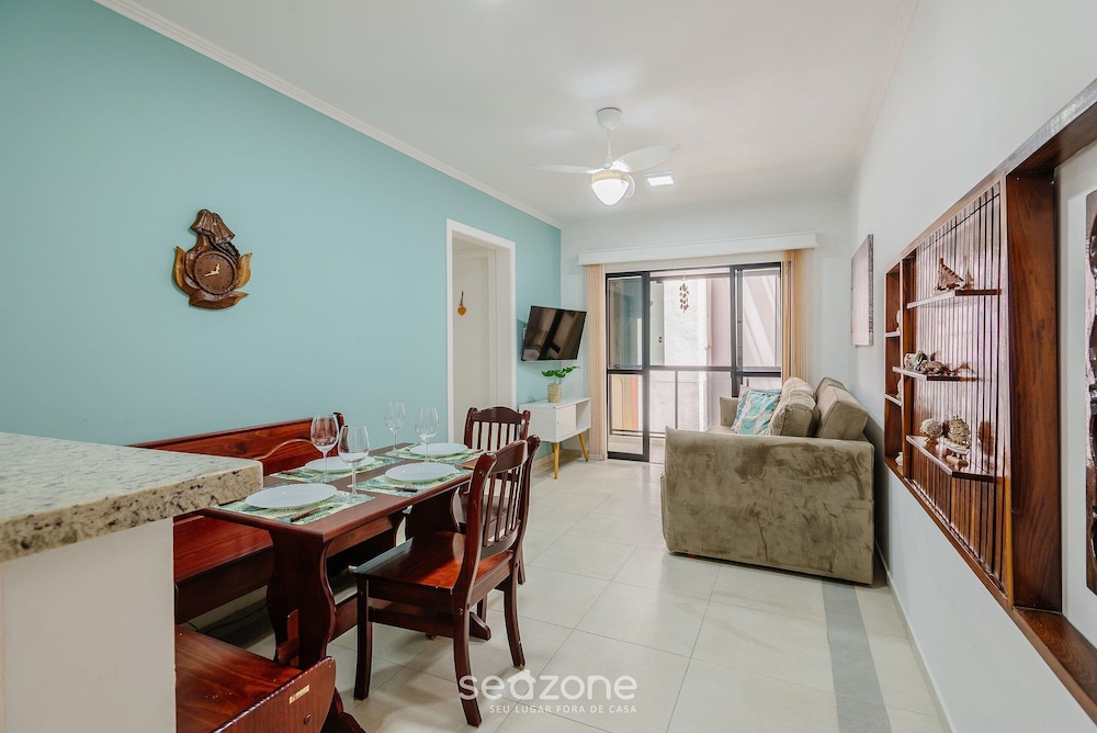 Apt in B.C Just Steps From the Beach Cec0501