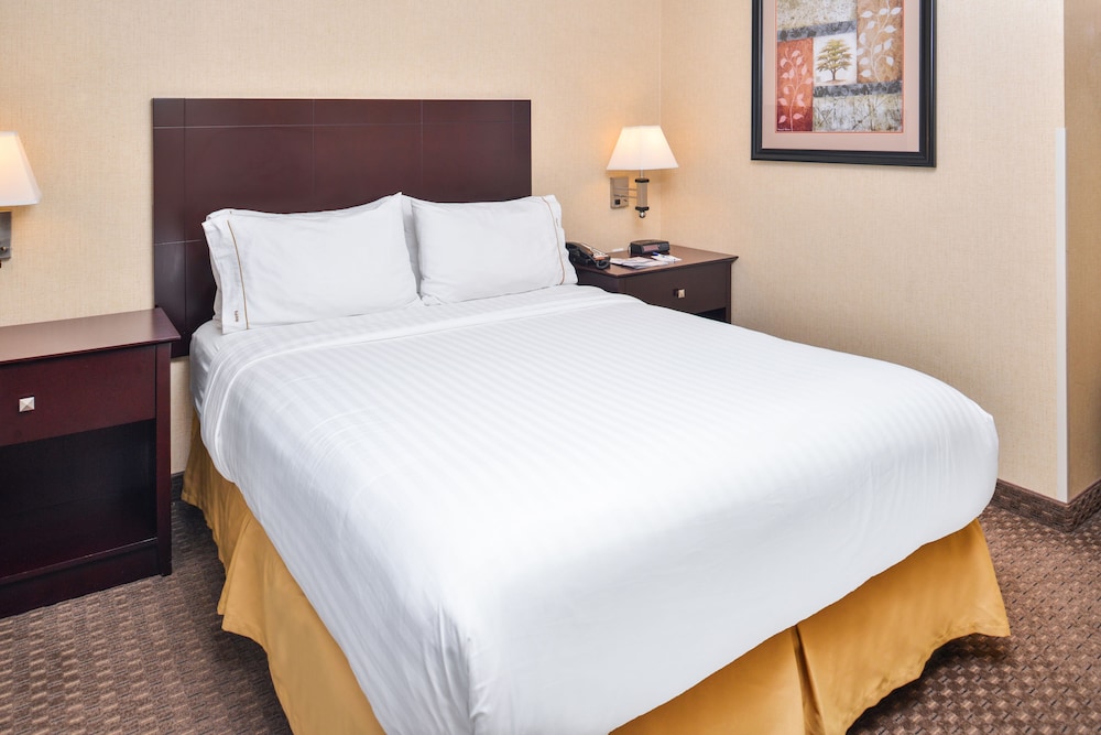 Holiday Inn Express Hotel & Suites Portland Jantzen Beach an IHG Hotel - featured photo