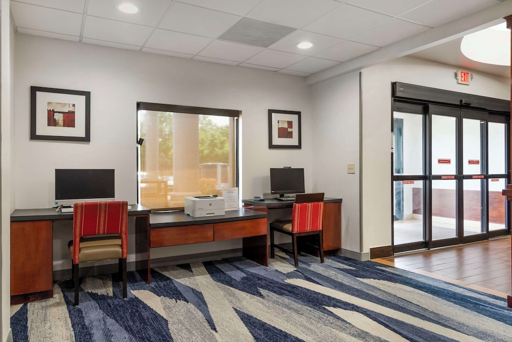 Comfort Suites Atlanta Airport - photo 32