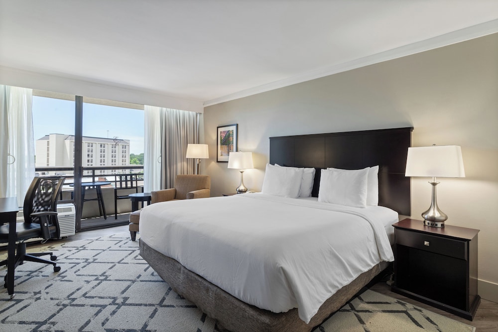 Crowne Plaza Executive Center Baton Rouge by IHG - photo 46