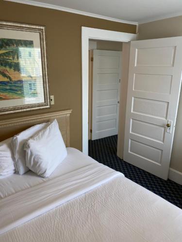 The Admiral Hotel Motel - photo 201
