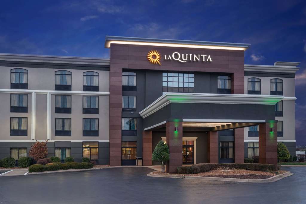 La Quinta Inn & Suites by Wyndham Clarksville - photo 2