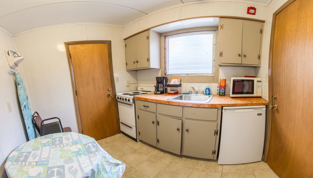 Half Moon Motel & Cottages - photo 32