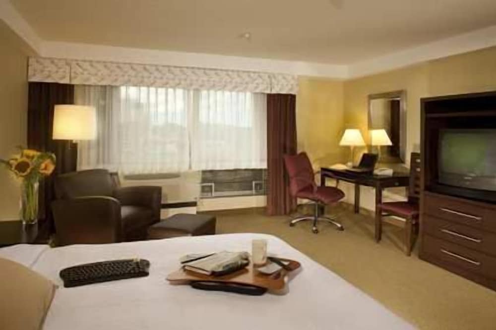 Hampton Inn & Suites Boston Crosstown Center - photo 26