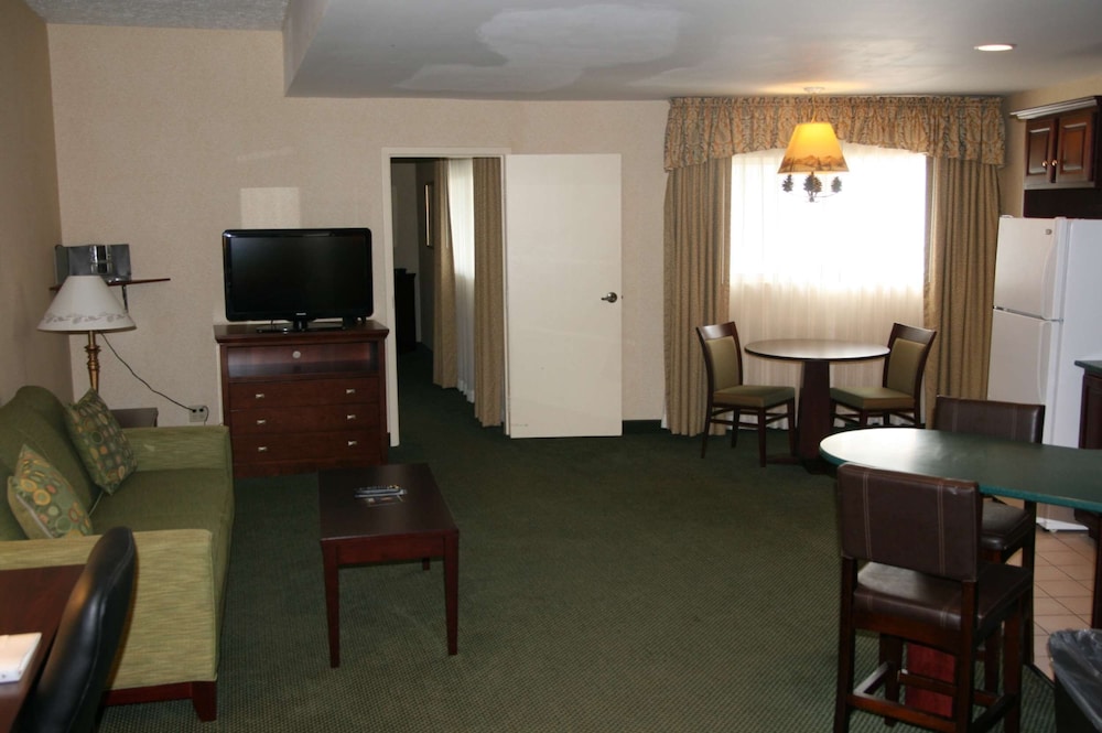 Hampton Inn Colchester - photo 26