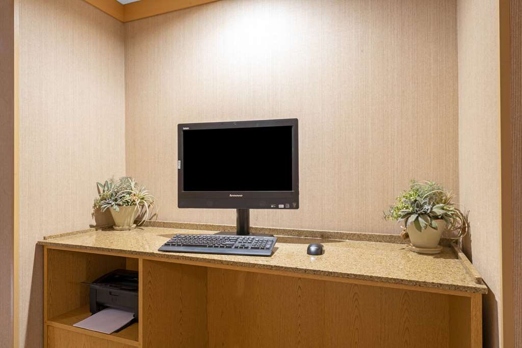 La Quinta Inn & Suites by Wyndham Salt Lake City Layton - photo 28