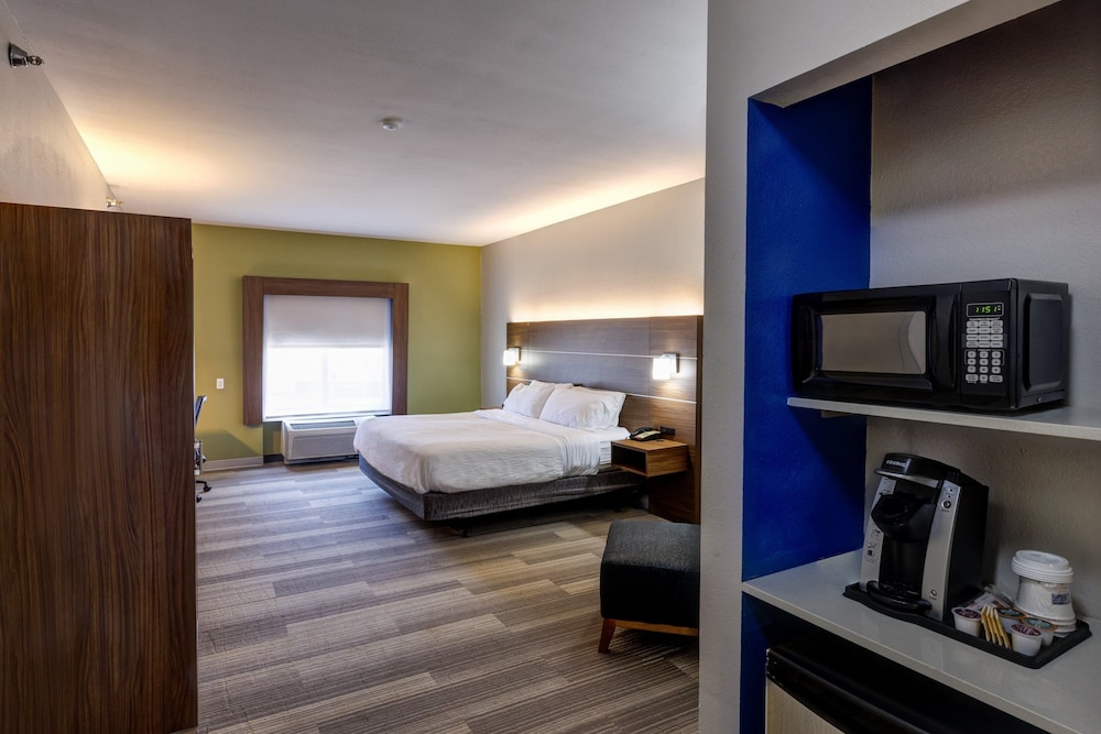 Holiday Inn Express & Suites Shelbyville Indianapolis by IHG - photo 4