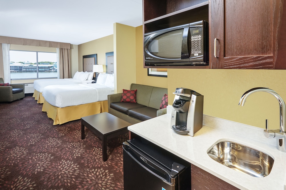 Holiday Inn Express & Suites Sandusky by IHG - photo 14