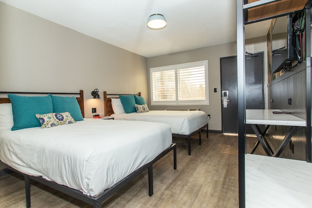 Magnolia Tree Hotel Near Anaheim Convention Center - photo 9