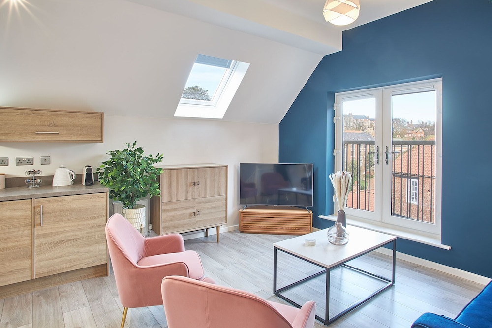 Host Stay Guillemot House