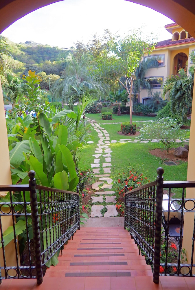 The Oaks Tamarindo Pool Front Condominiums fast wifi — Belen — photo 2