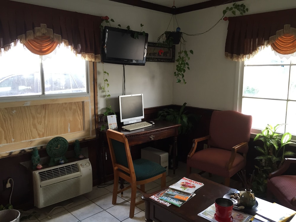 Scottish Inn & Suites - photo 3