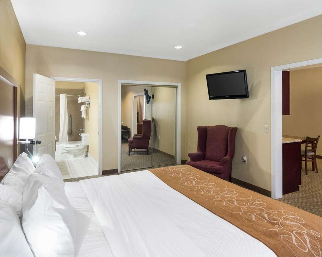 Quality Suites Midland North Loop 250 - photo 17