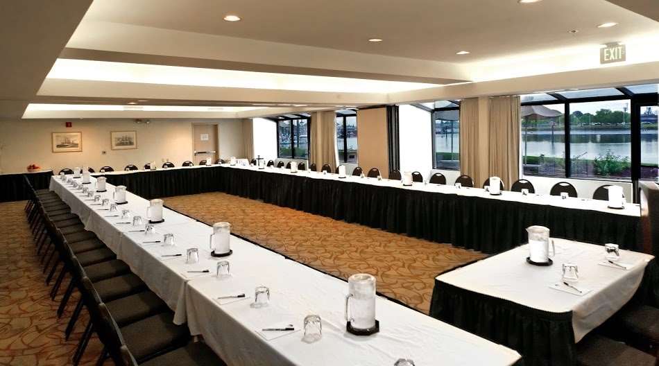 Executive Inn & Suites Embarcadero Cove - photo 16
