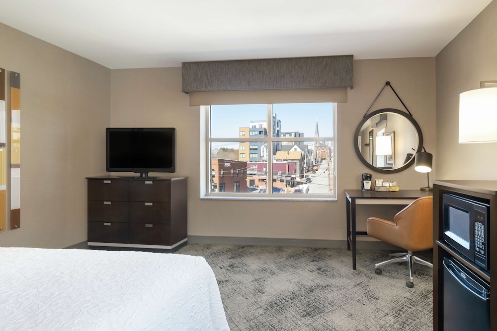 Hampton Inn Portland Downtown Waterfront - photo 17