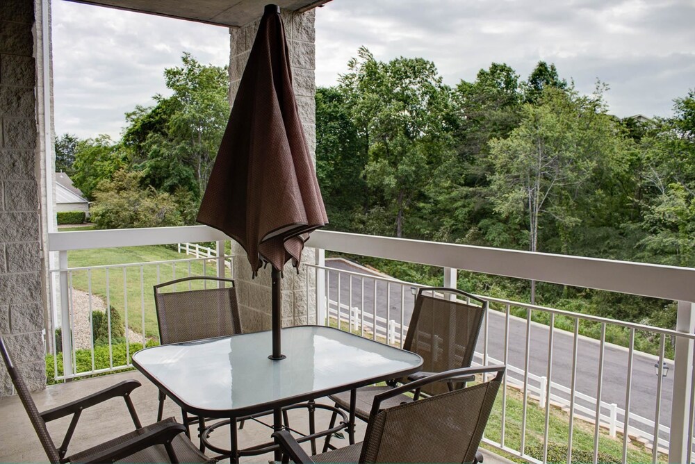 Whispering Pines 422 — 4-Star Luxury Hotel in Pigeon Forge, United States