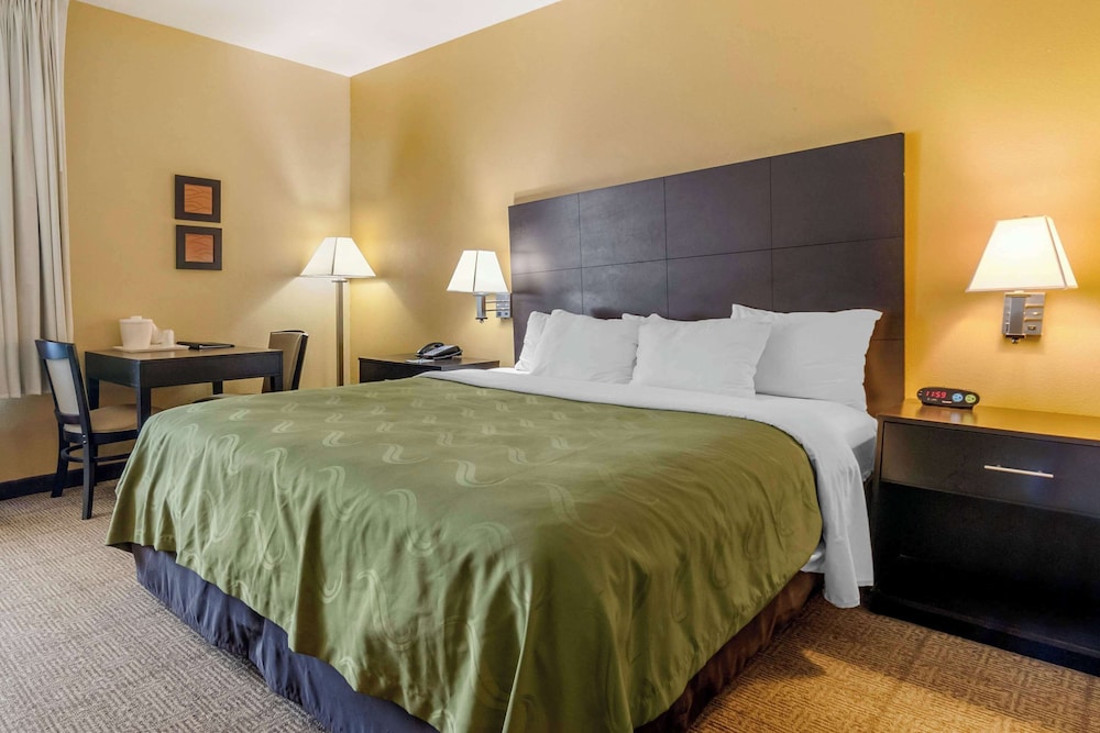 Quality Inn & Suites Lenexa Kansas City - photo 11