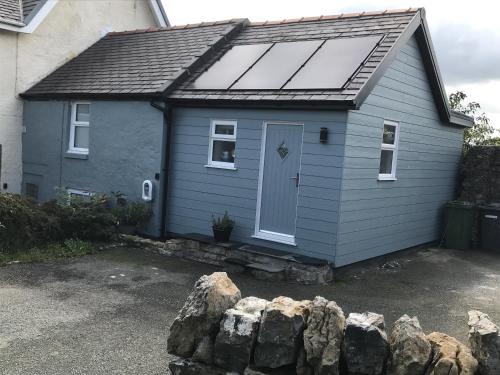 Traeth Arian Cottage — 4-Star Luxury Hotel in Benllech, United Kingdom