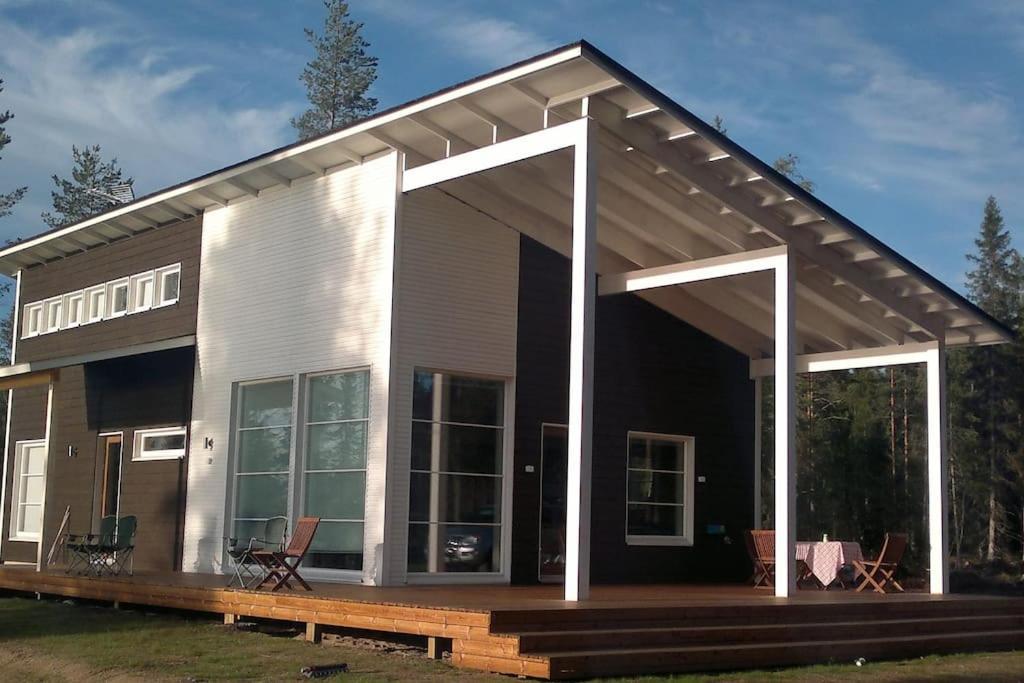 Auhon sarastus Dream by a lake in Unknown City, Finland