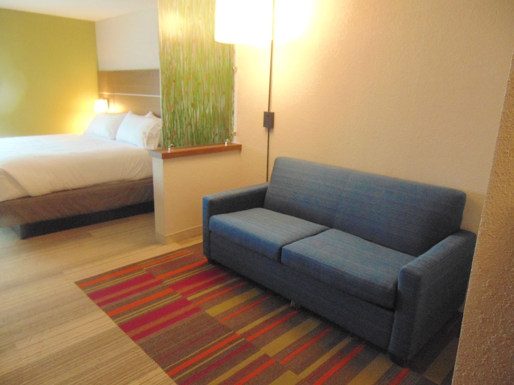 Holiday Inn Express & Suites Wapakoneta by IHG - photo 24