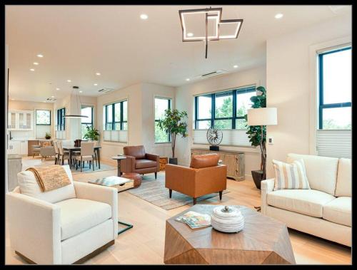 Mahar Homes Plaza North on First — 4-Star Luxury Hotel in Ashland, United States