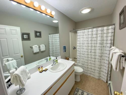 F4 Warm Fairway Village Townhome mountain views and large lawn So much to do - photo 5