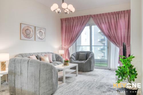 Viridis Living Chic and Spacious 1BR — 4-Star Luxury Hotel in Dubai, United Arab Emirates