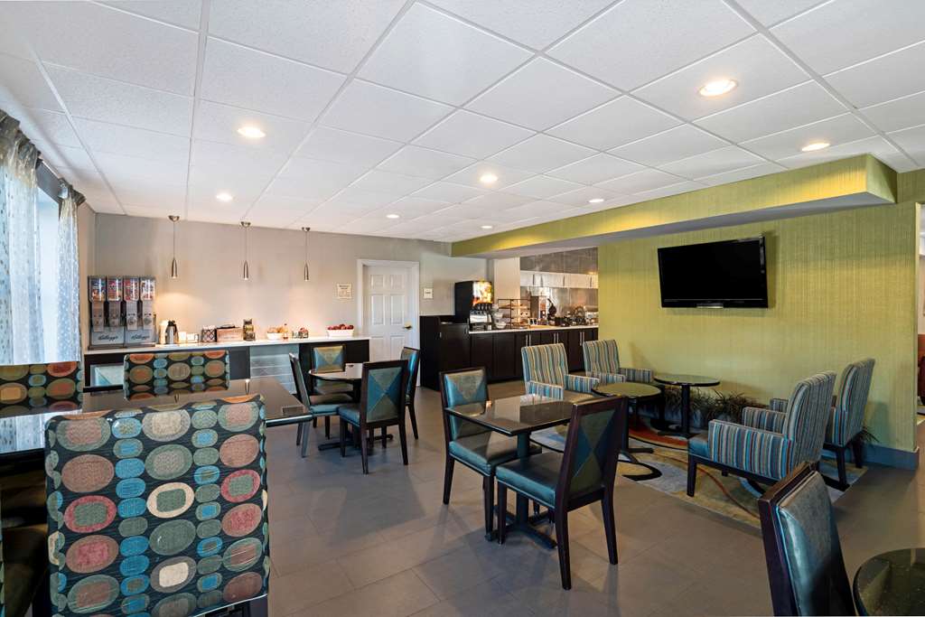 La Quinta Inn & Suites by Wyndham Lebanon - photo 25