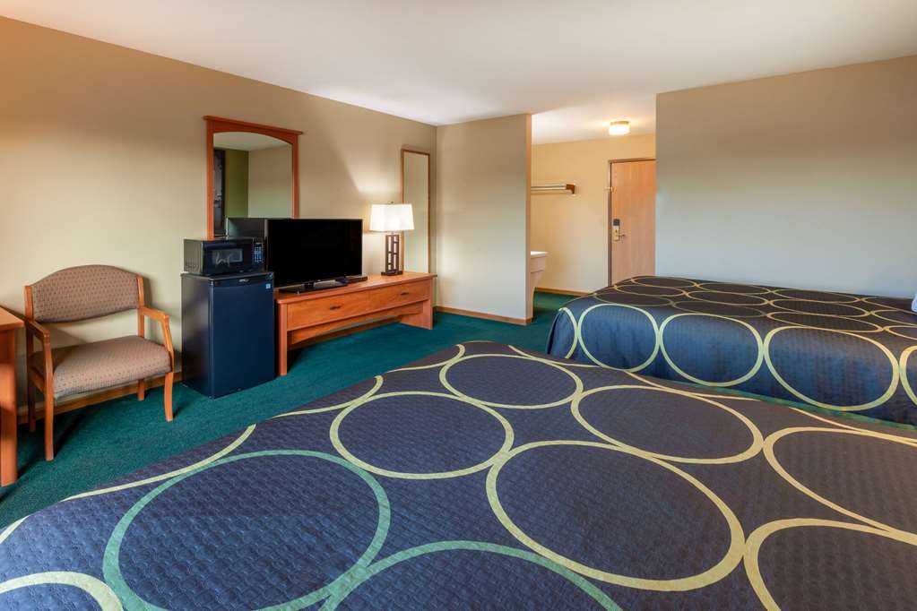 Super 8 by Wyndham Berlin WI - photo 18