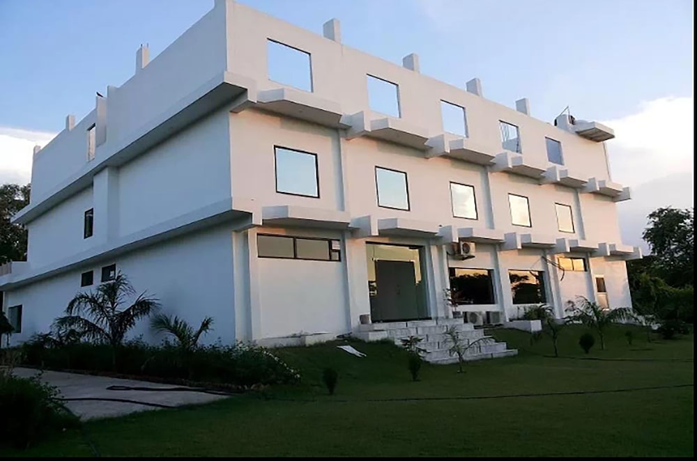 OYO 24081 Hotel Lata Palace & Resort