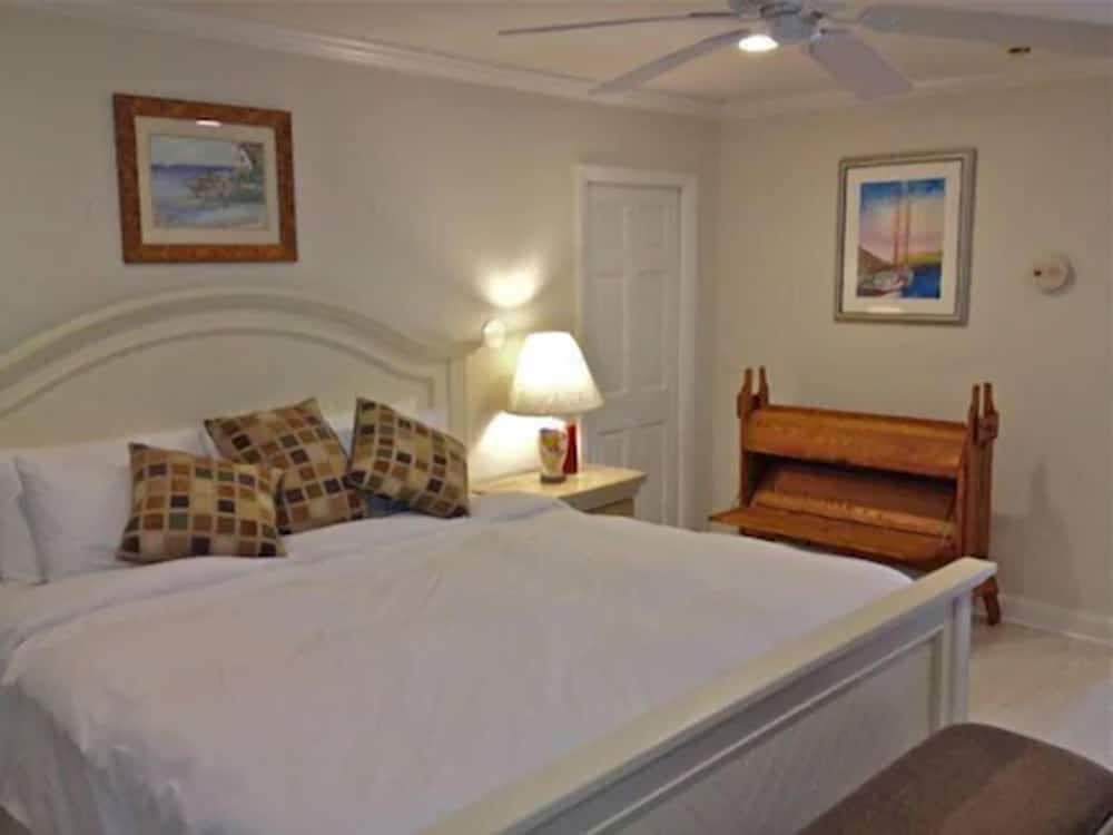 Kenny's Tipperary Inn - photo 4