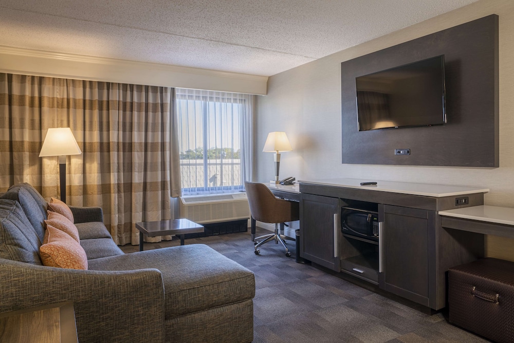 Hampton Inn Carlstadt At The Meadowlands - photo 16