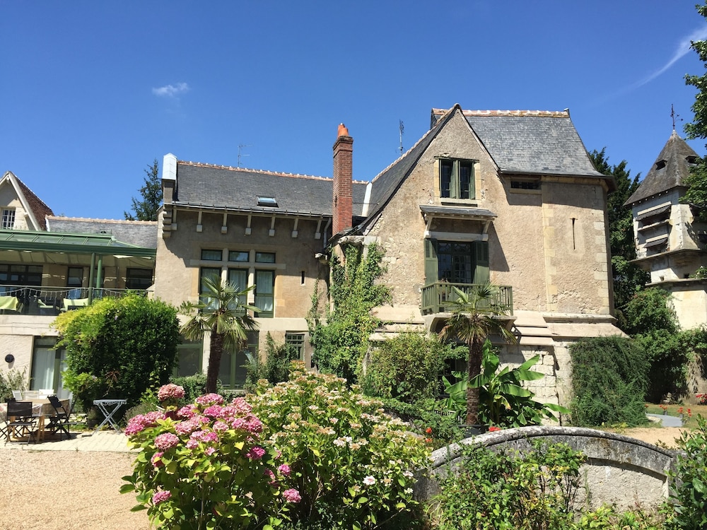Loire Valley Medieval Getaway — hotel in Rochecorbon