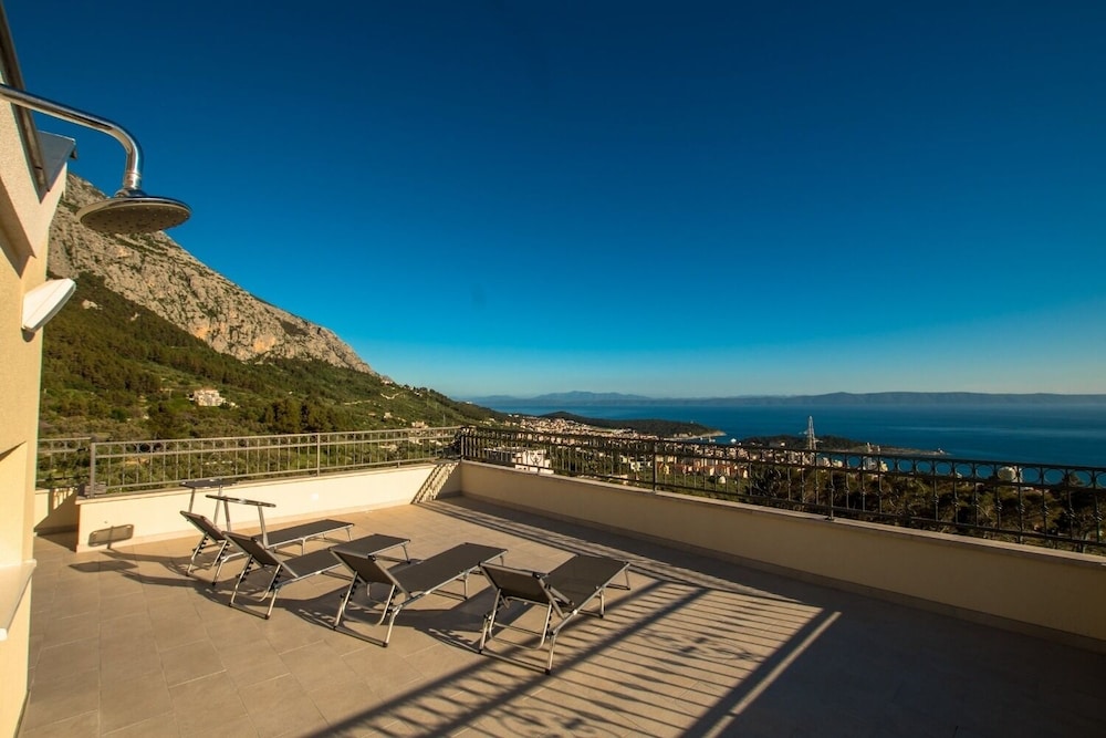 Mat Sa10 in Makarska, Croatia