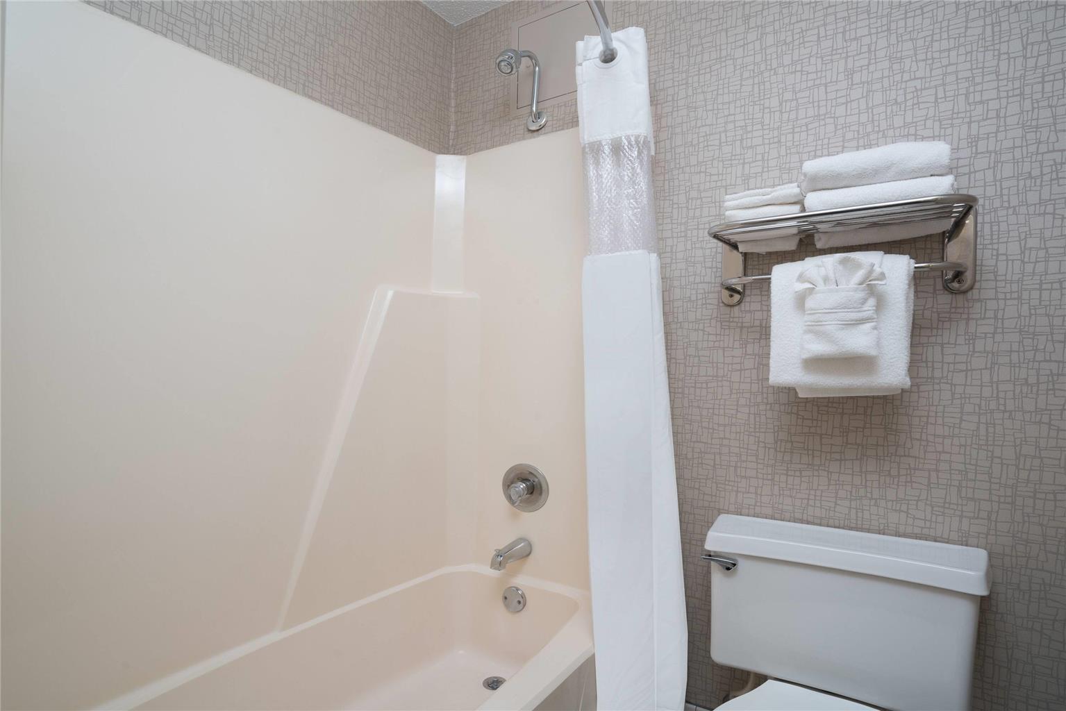 Days Hotel by Wyndham University Ave SE - photo 14