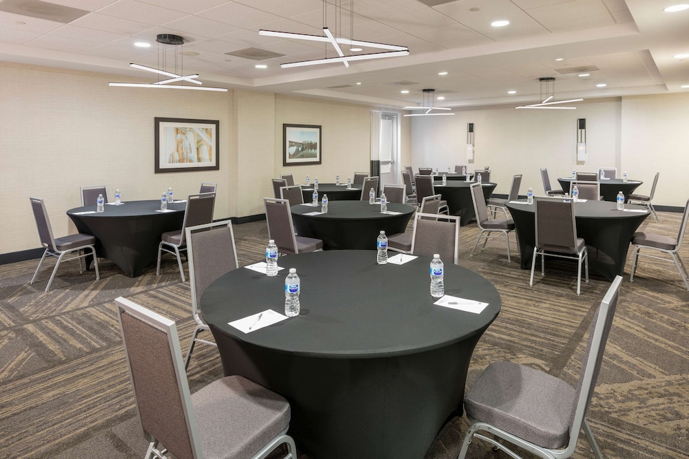Hilton Garden Inn Silver Spring White Oak - photo 31