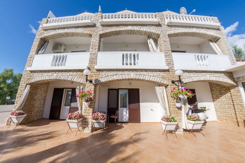 Hotel Tony - carbon neutral hotel in Pag