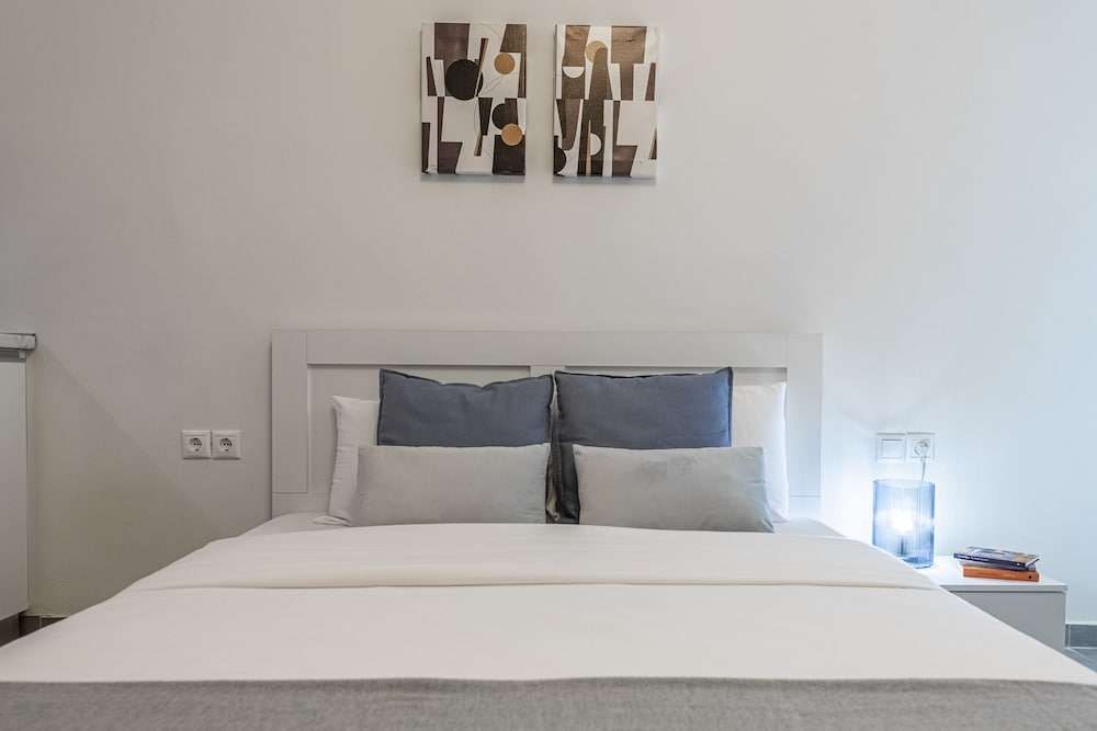 Phaedrus Living: City Center Executive Flat Stadiou — 4-Star Luxury Hotel in Athens, Greece