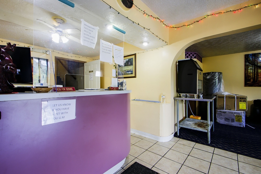 OYO Hotel Chapmanville Inn WV Hwy 119 - photo 3