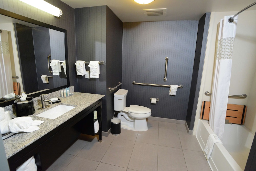 Hampton Inn & Suites Albany At Albany Mall - photo 30